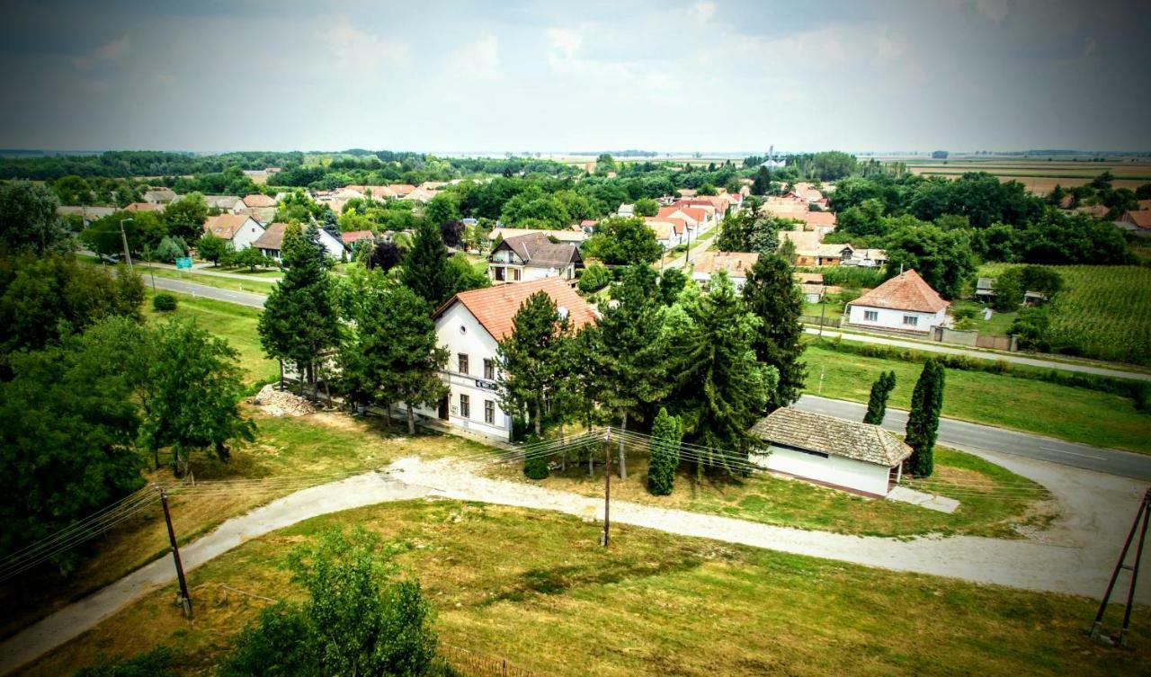 Locomotiv Vendeghaz Hercegszanto Buitenkant foto